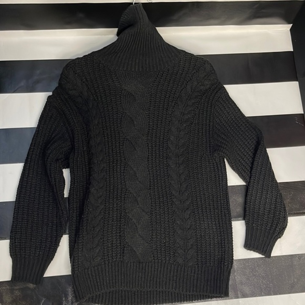H&M BLCK CHUNKY KNIT SWEATER
